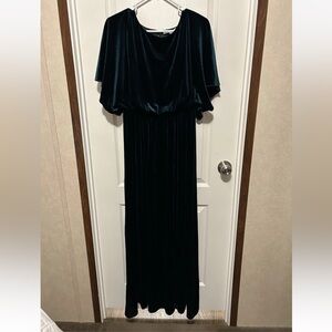 Women’s Seen and Be Seen Elegant Green Velvet Evening Gown - Size Medium